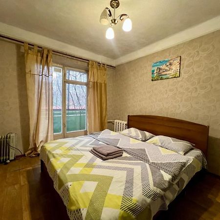 Квартира эконом-класса возле метро Левобережная Київ Екстер'єр фото