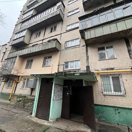 Квартира эконом-класса возле метро Левобережная Київ Екстер'єр фото